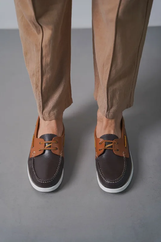 CONTRAST LEATHER BOAT SHOES