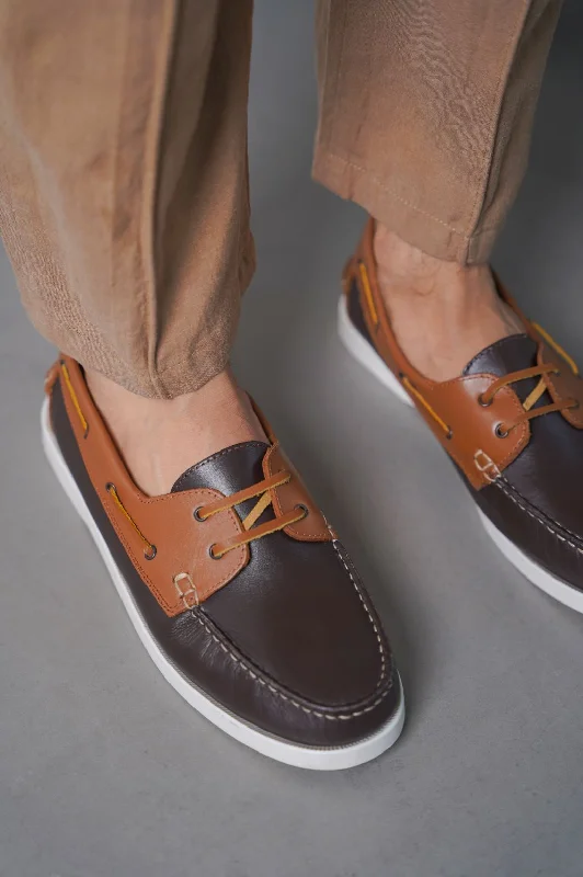 CONTRAST LEATHER BOAT SHOES