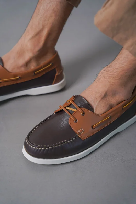 CONTRAST LEATHER BOAT SHOES