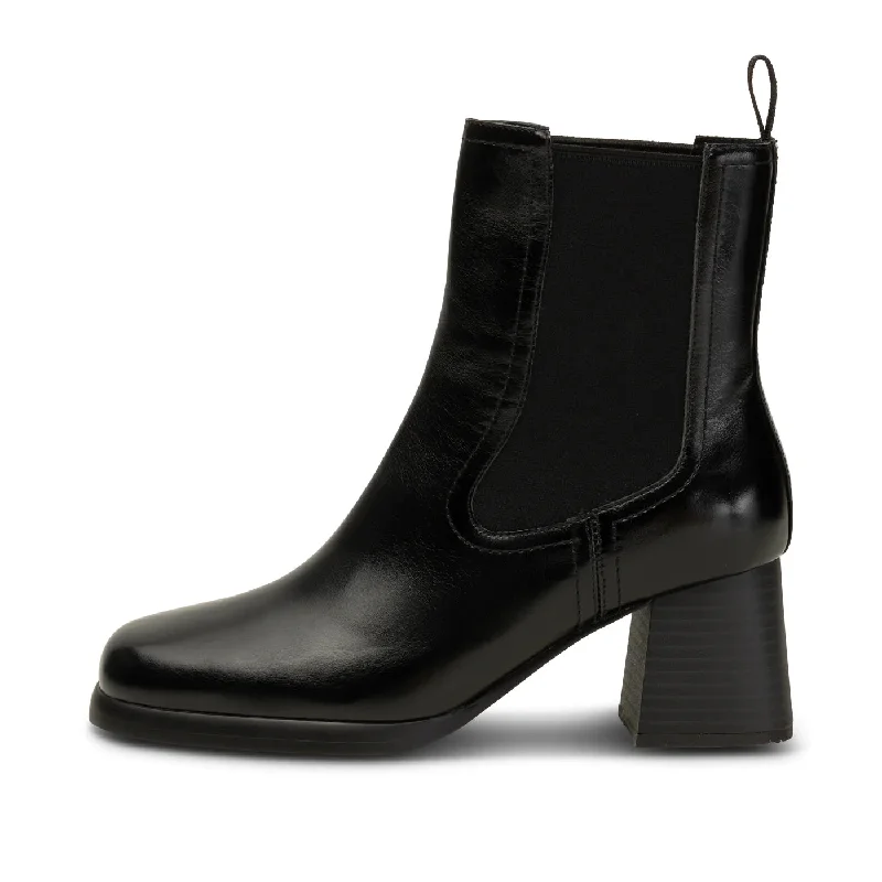 Lila Leather Chelsea Boots - Black