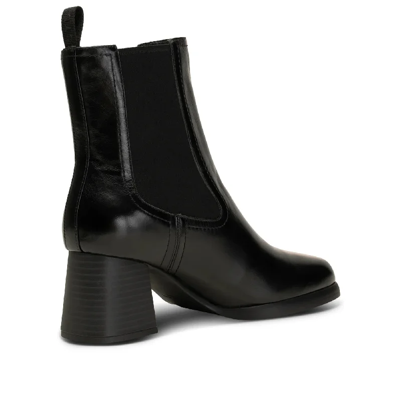 Lila Leather Chelsea Boots - Black