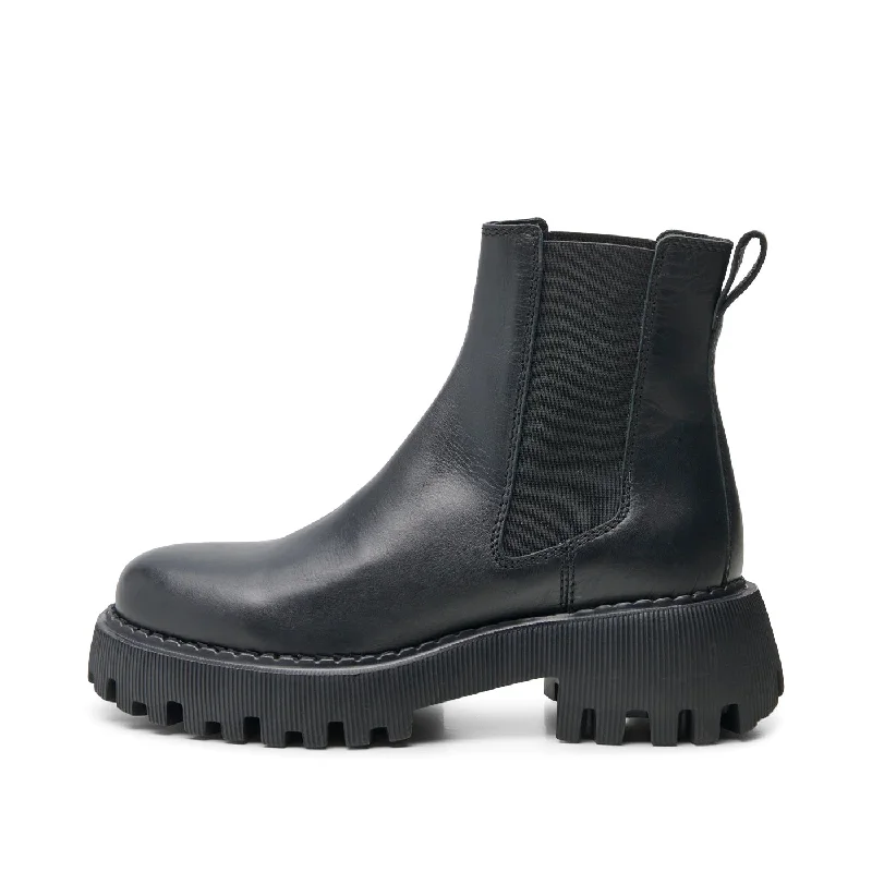 Posey Chelsea Leather Boot - Black