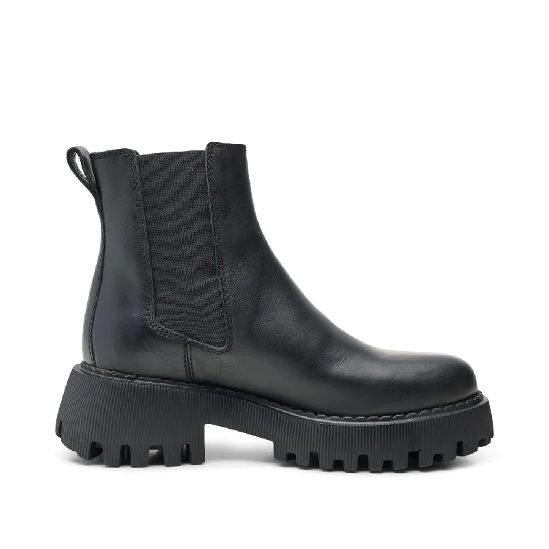 Posey Chelsea Leather Boot - Black