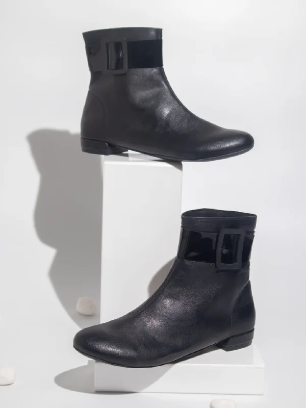 Women Black Solid Regular Boots