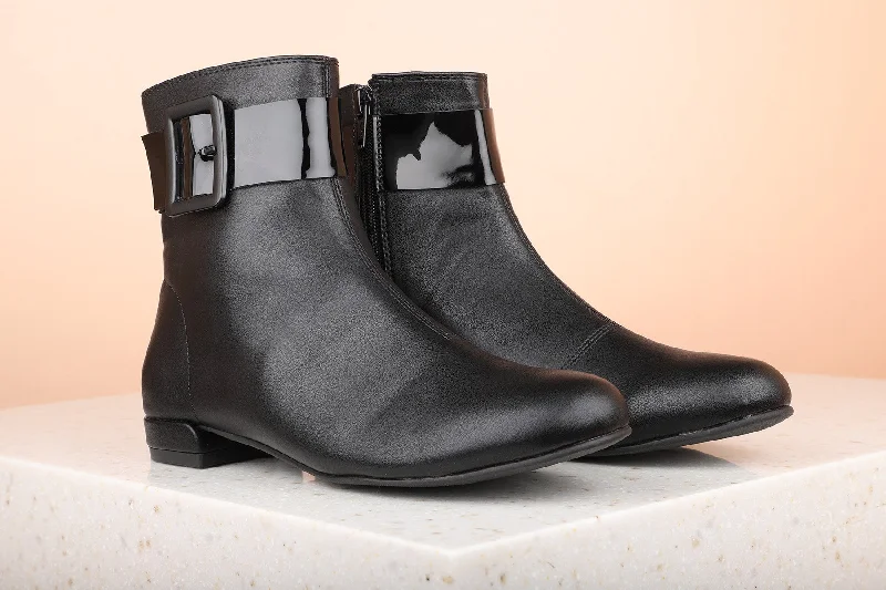 Women Black Solid Regular Boots