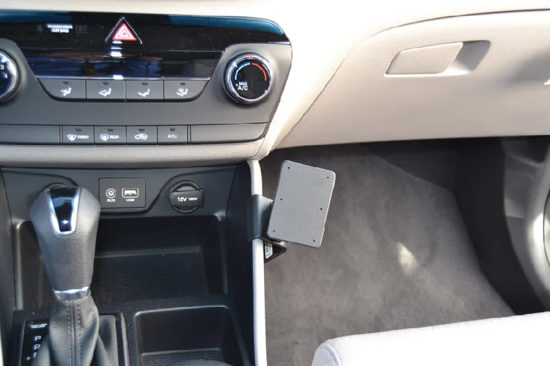 Angled Dash Mount for Hyundai Tucson