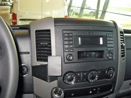 Low Center Dash Mount for Dodge/Mercedes Sprinter